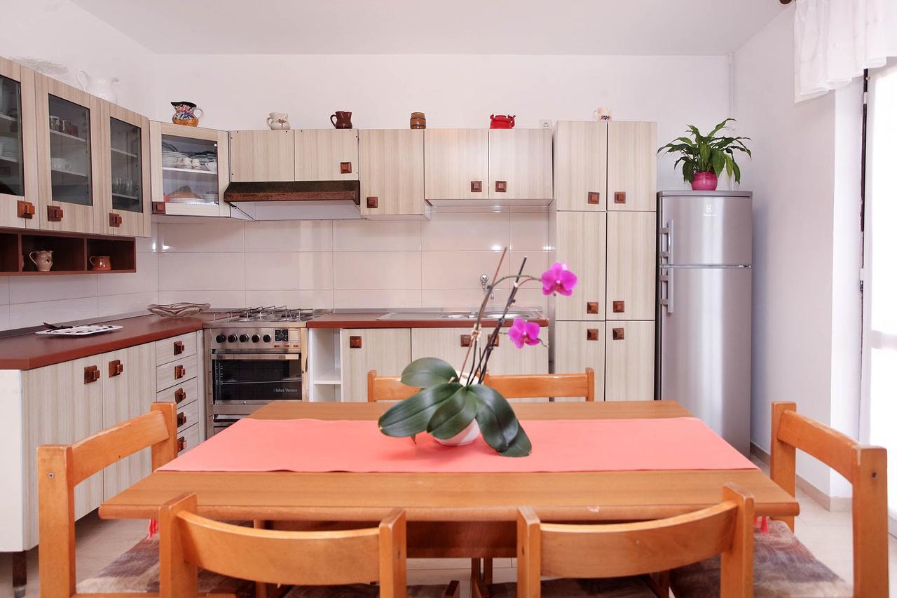 Apartments Patricia Баньоле Екстериор снимка