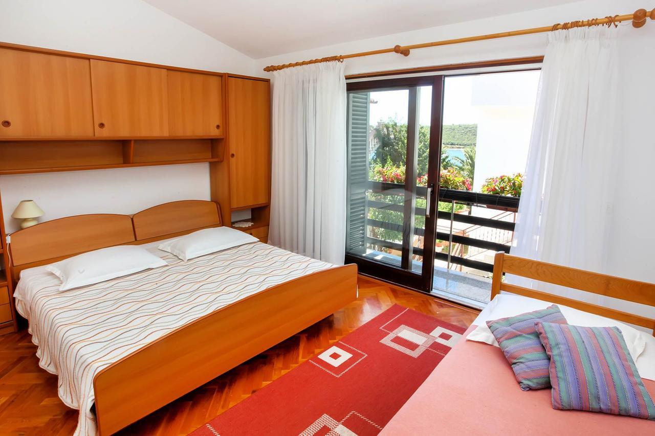 Apartments Patricia Баньоле Екстериор снимка