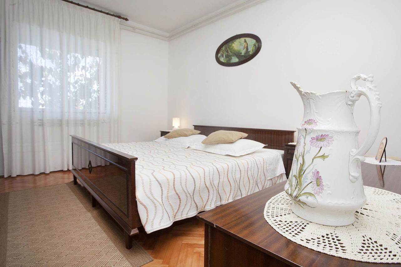 Apartments Patricia Баньоле Екстериор снимка