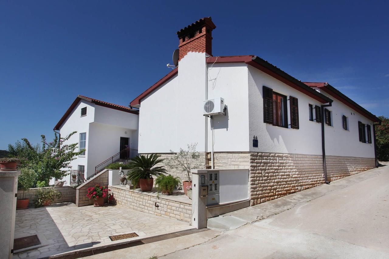Apartments Patricia Баньоле Екстериор снимка