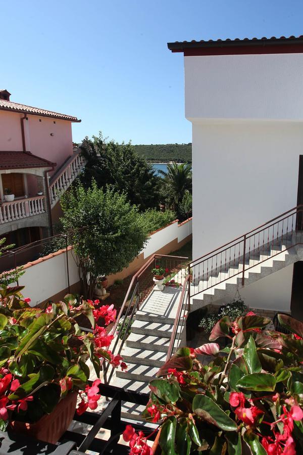 Apartments Patricia Баньоле Екстериор снимка