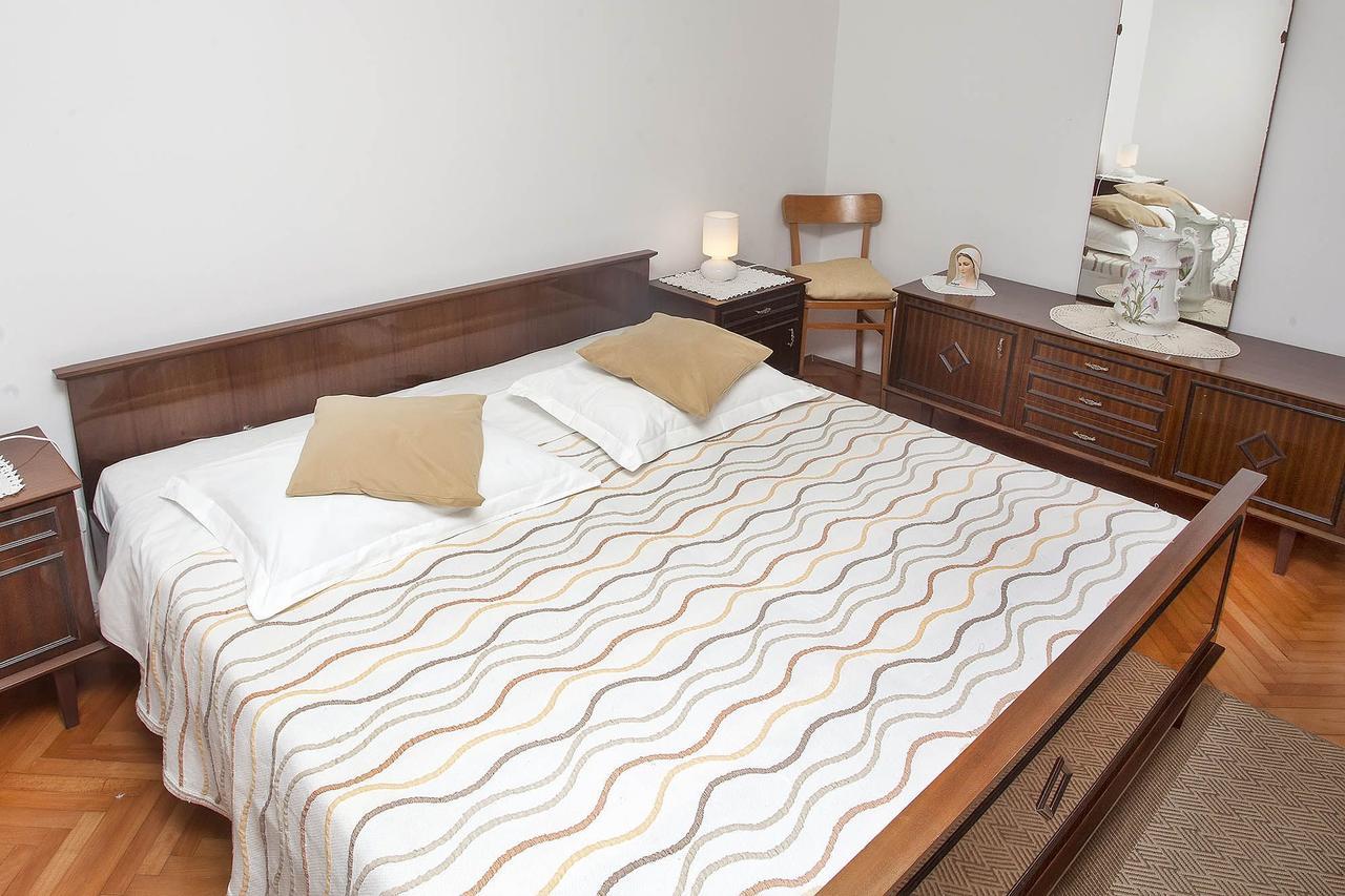 Apartments Patricia Баньоле Екстериор снимка