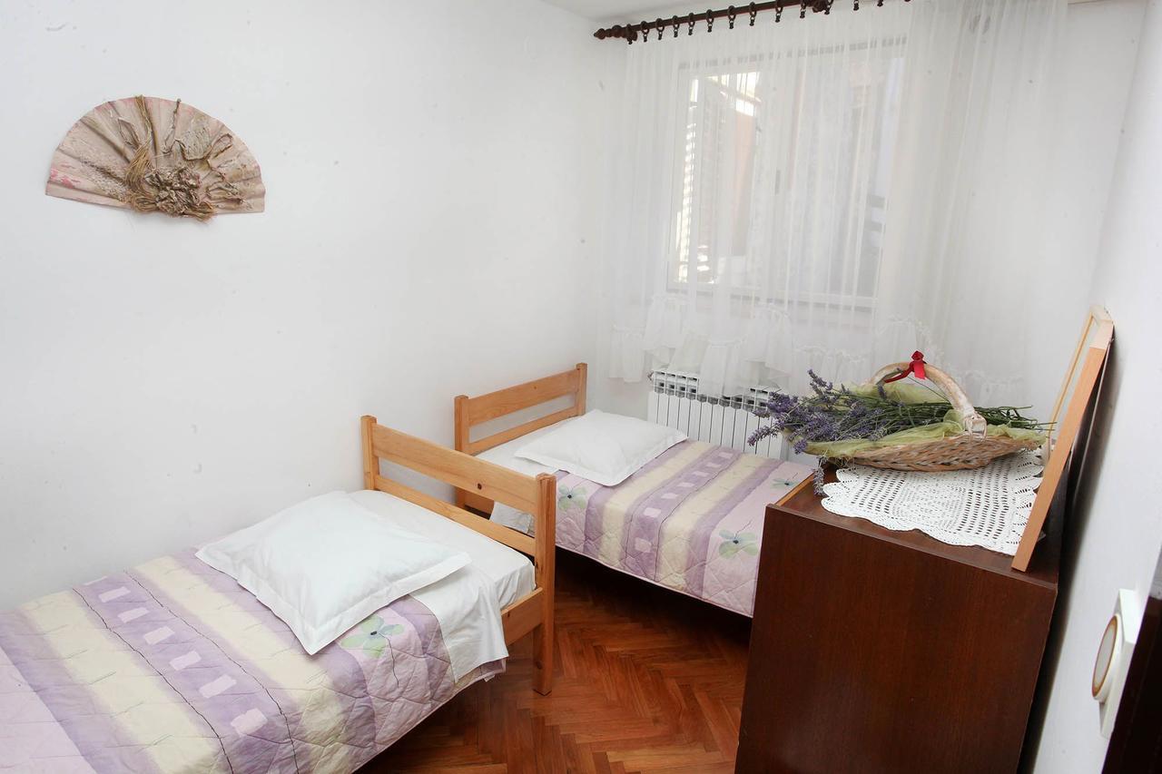 Apartments Patricia Баньоле Екстериор снимка