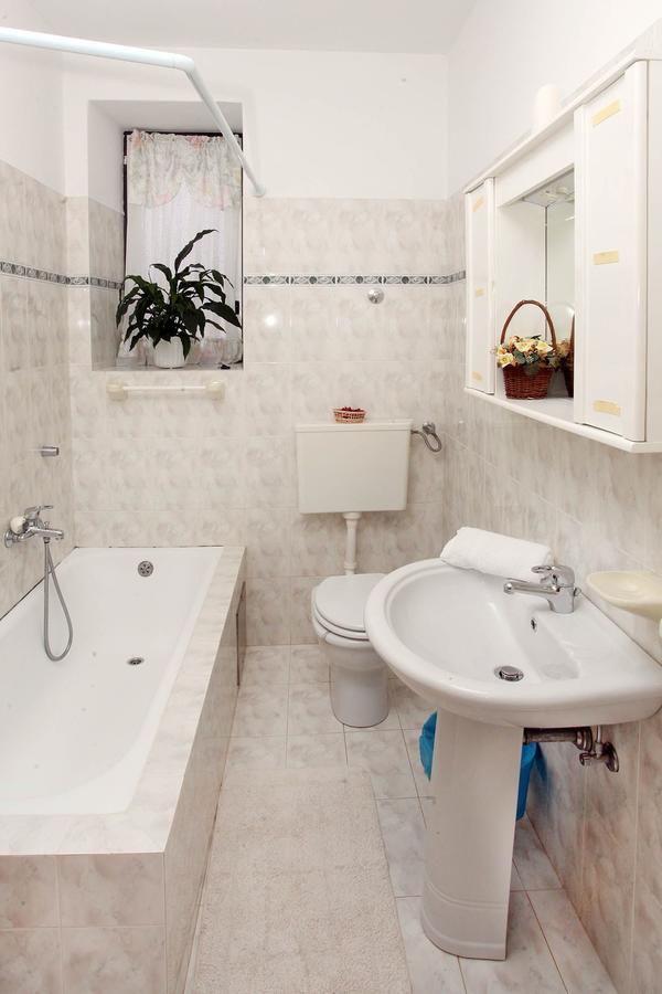 Apartments Patricia Баньоле Екстериор снимка